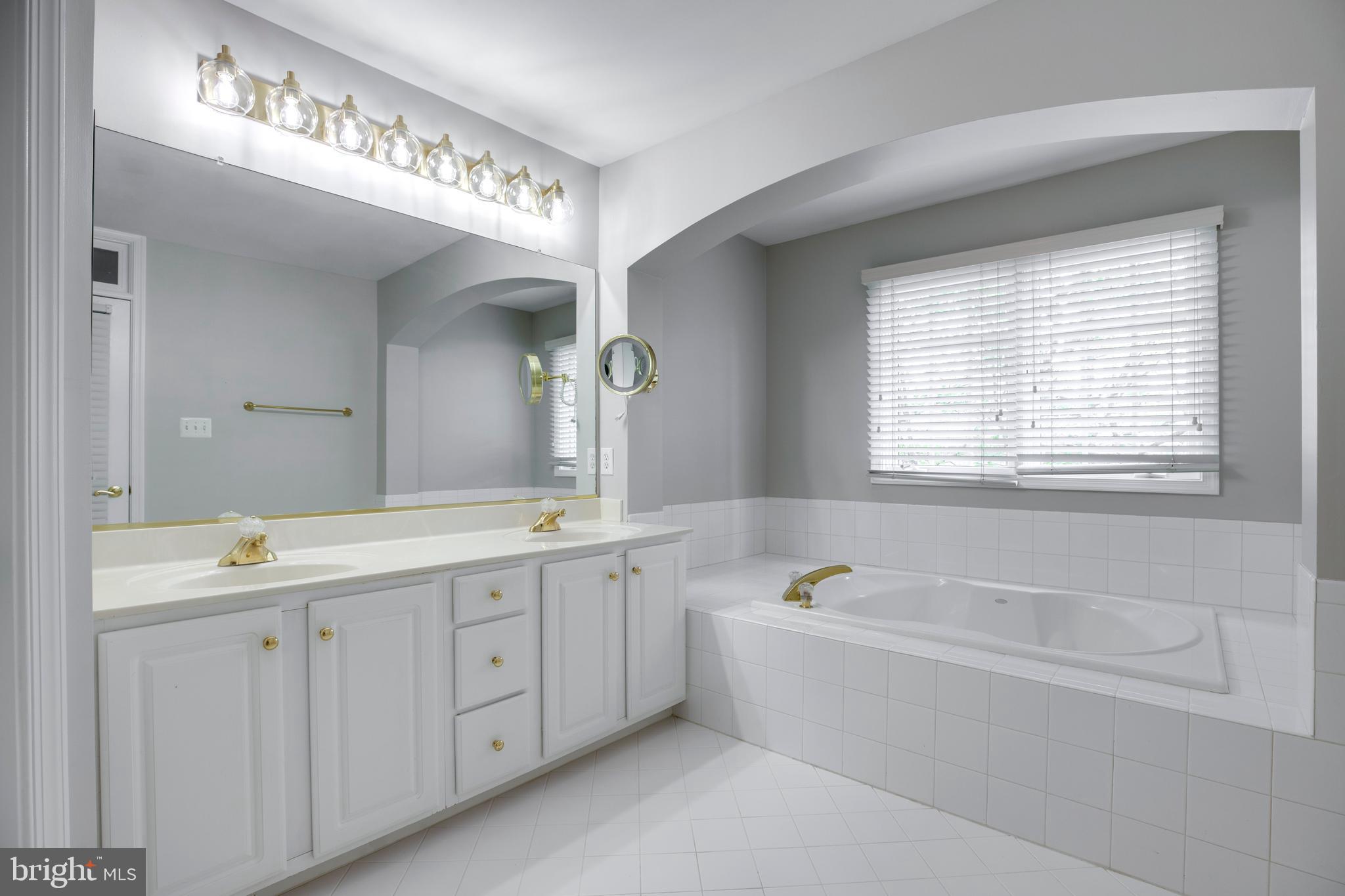 PARKSIDE MANOR - Residential