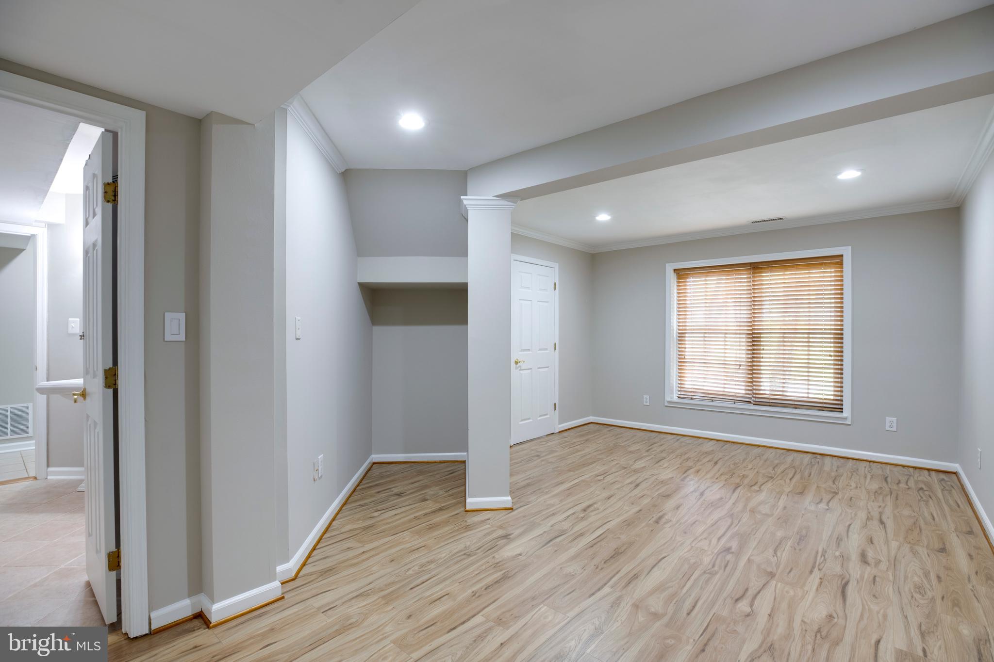 PARKSIDE MANOR - Residential