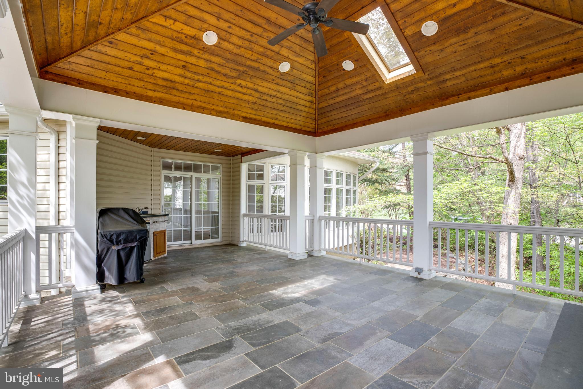 PARKSIDE MANOR - Residential