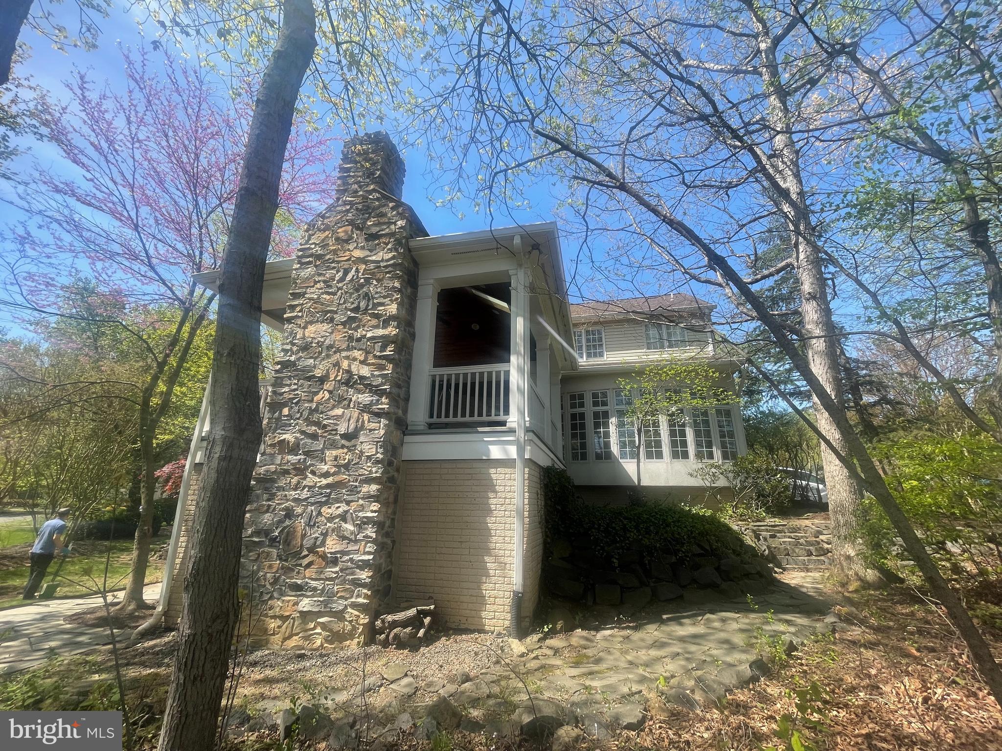 4755 SUN ORCHARD DRIVE