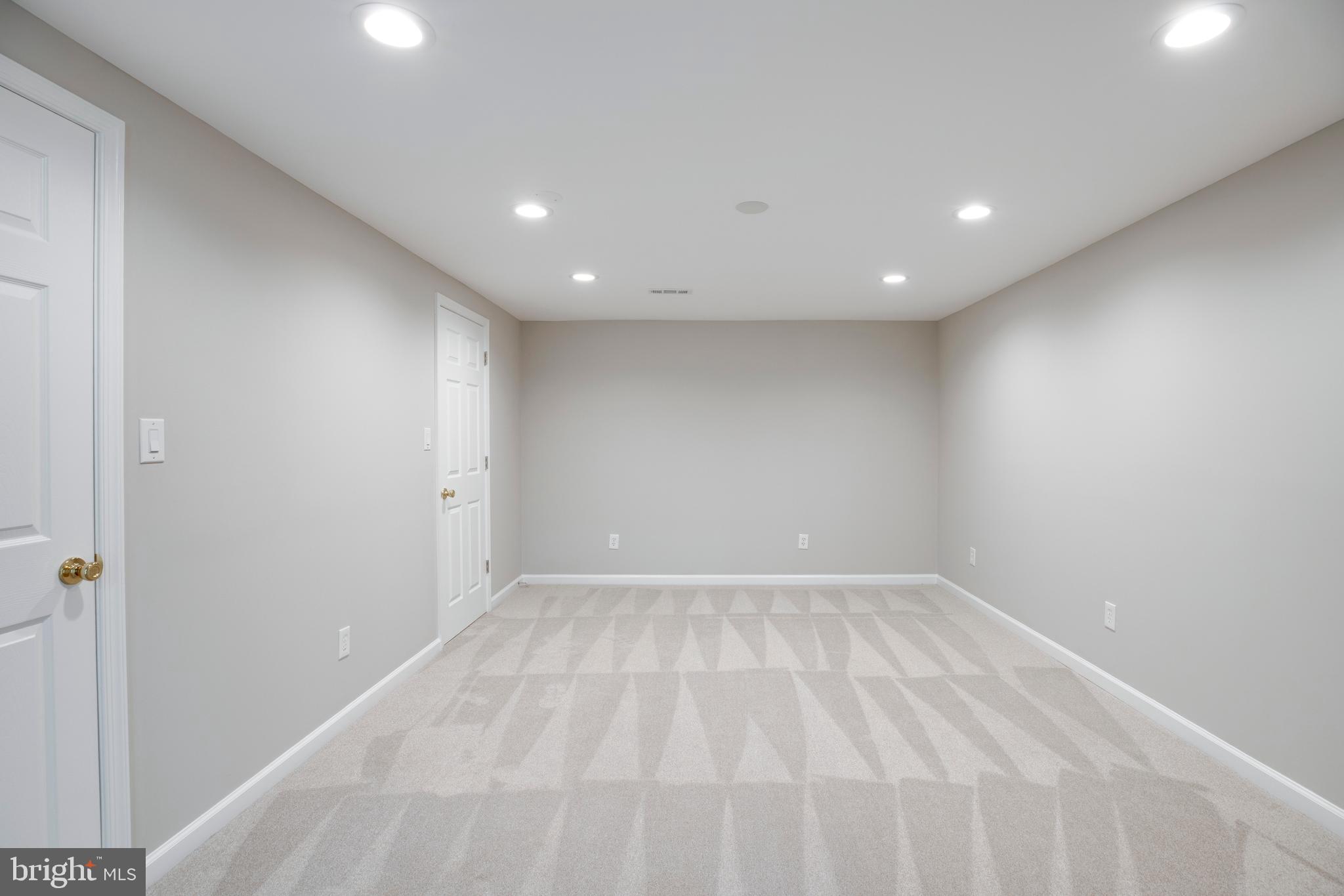 PARKSIDE MANOR - Residential