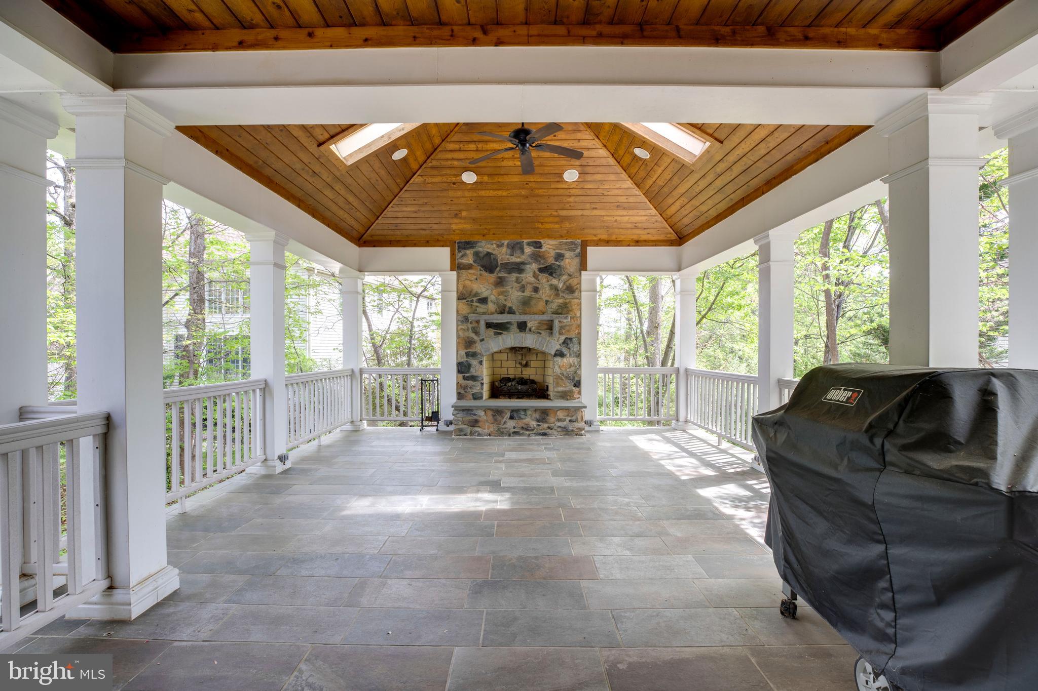 PARKSIDE MANOR - Residential