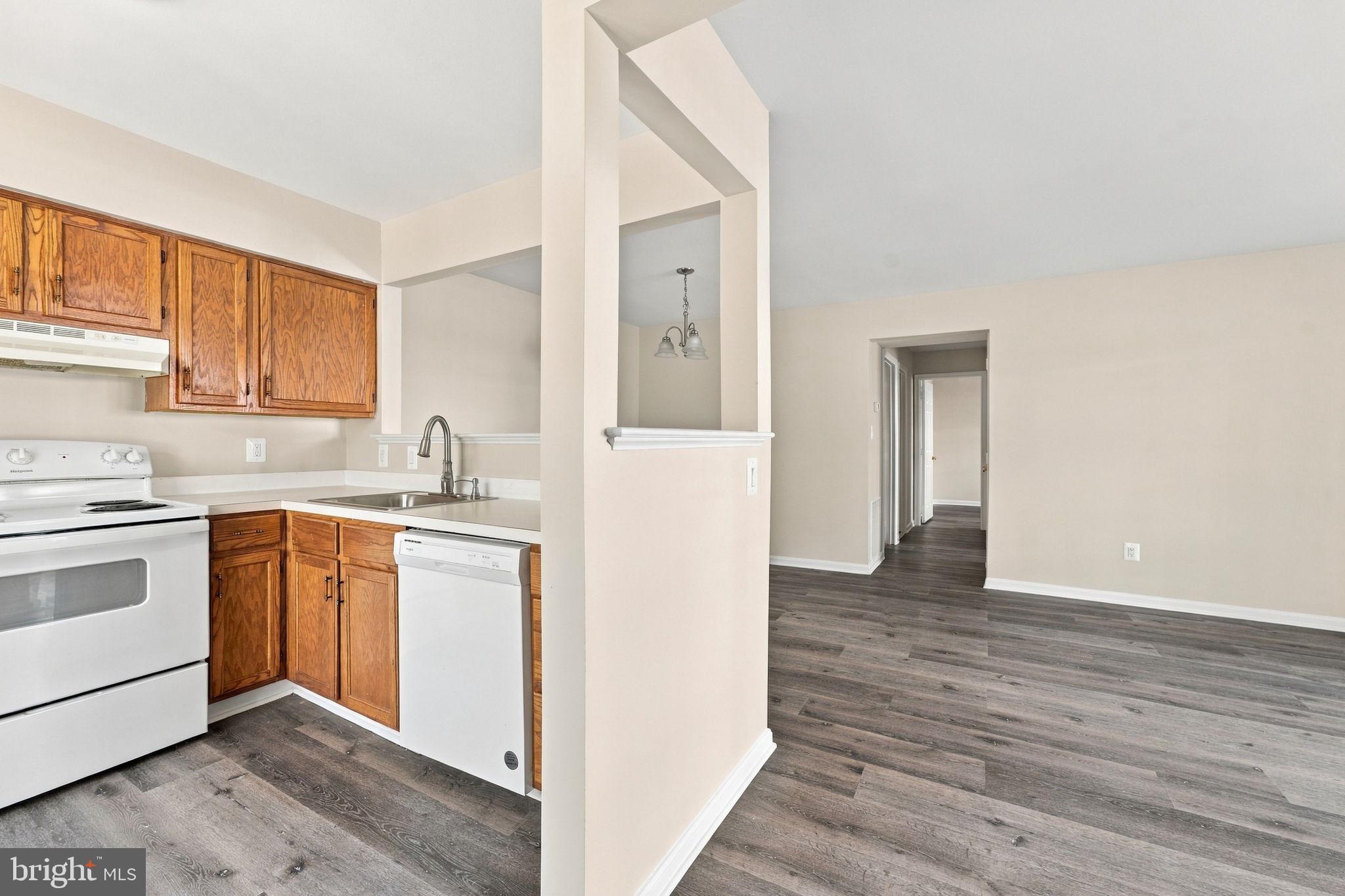9454 SCARLET OAK DRIVE