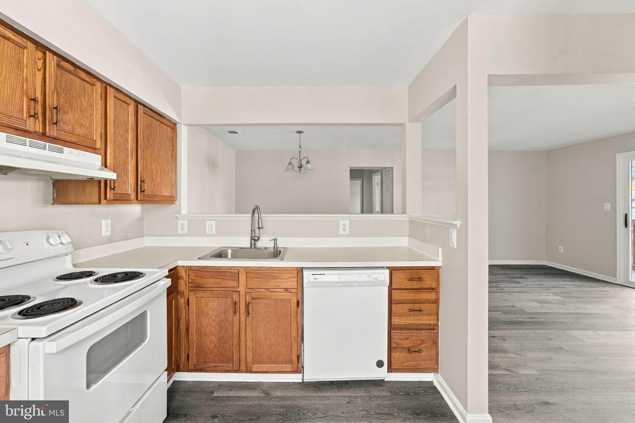 9454 SCARLET OAK DRIVE