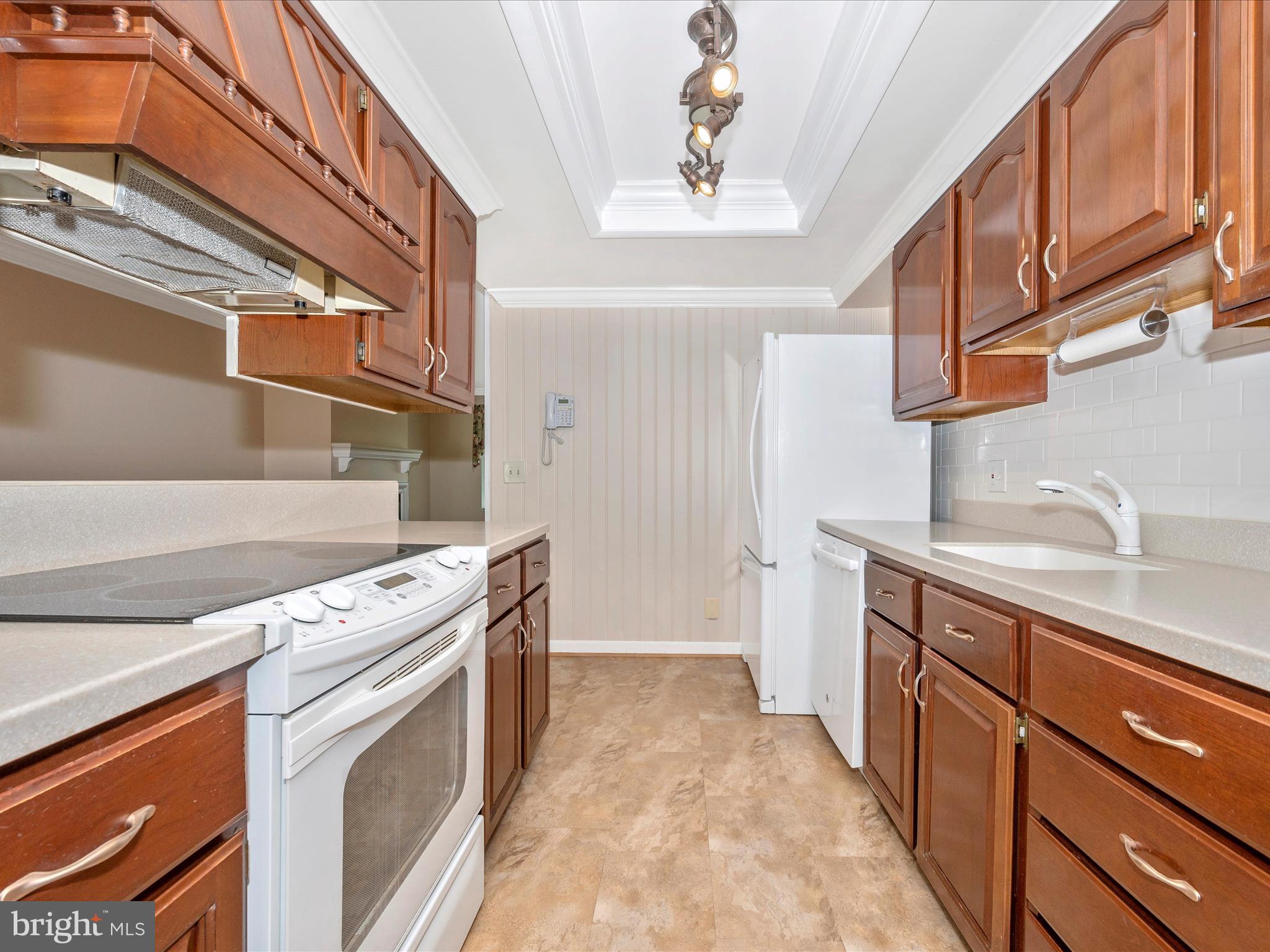 LEISURE WORLD - Residential