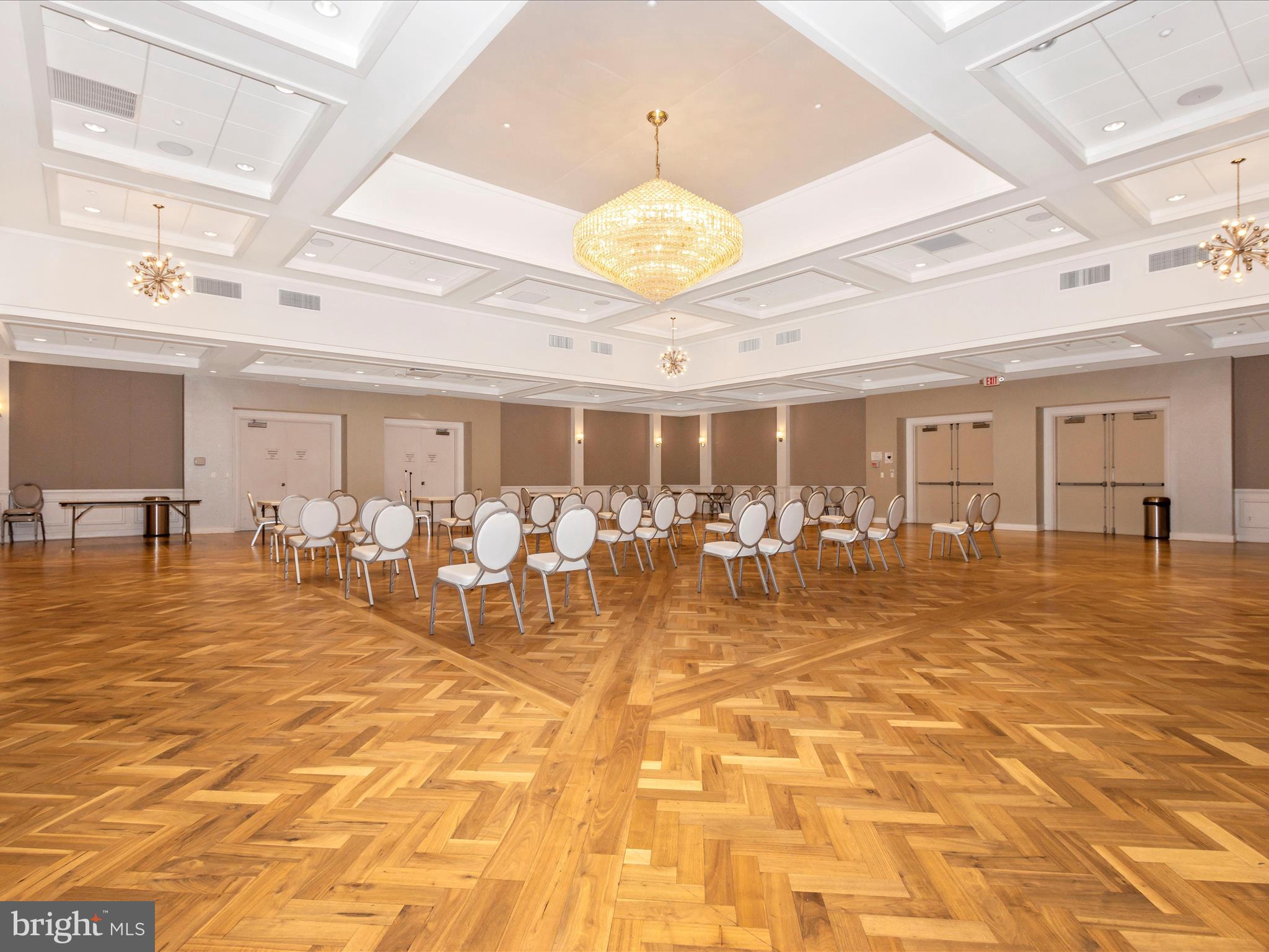 LEISURE WORLD - Residential