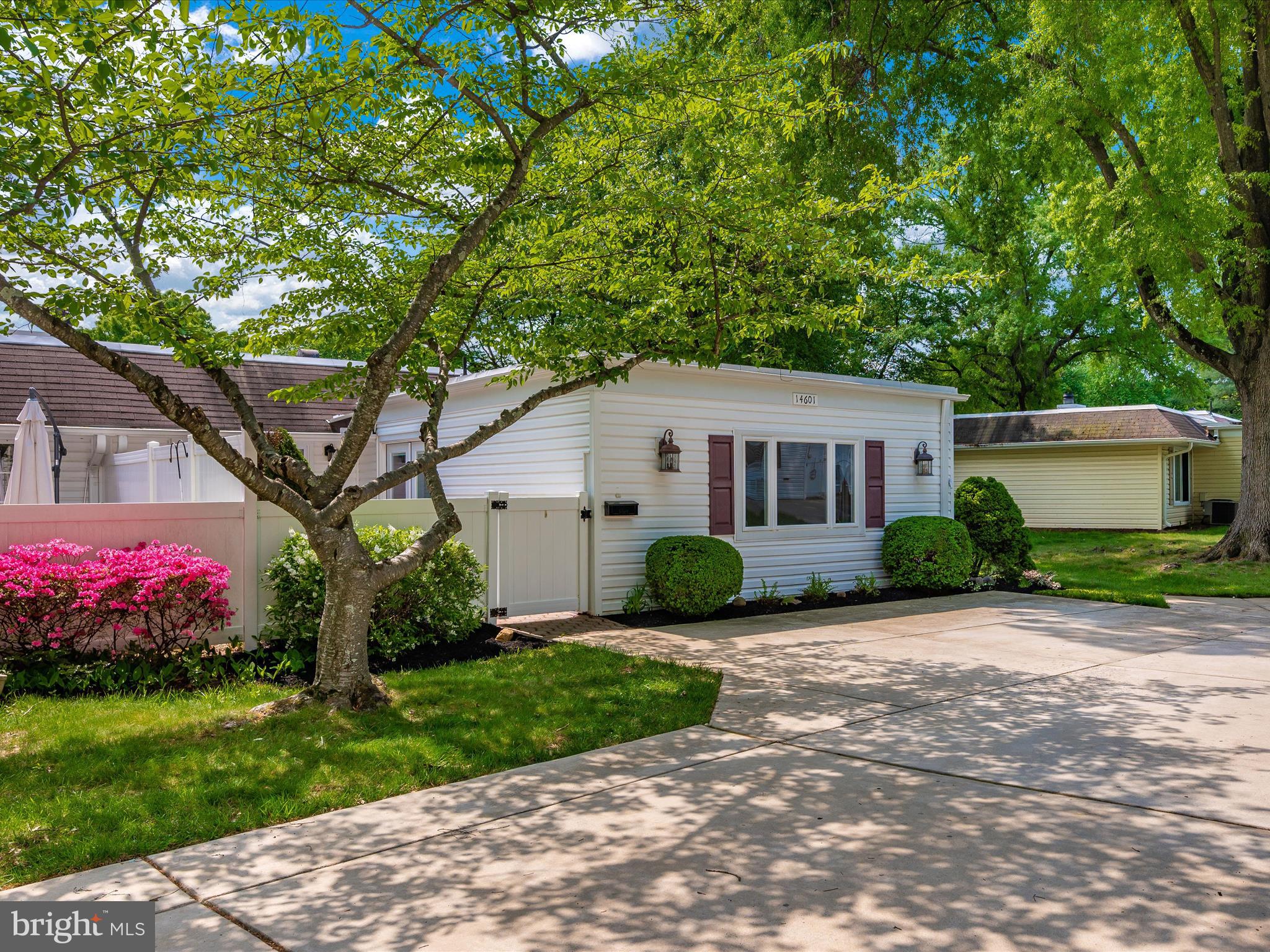 LEISURE WORLD - Residential