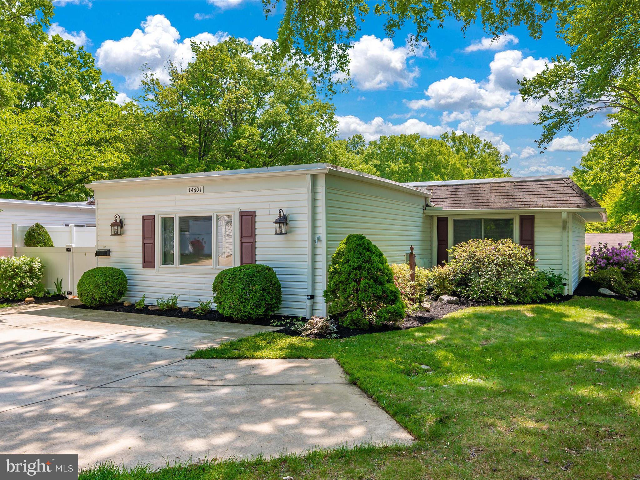 LEISURE WORLD - Residential