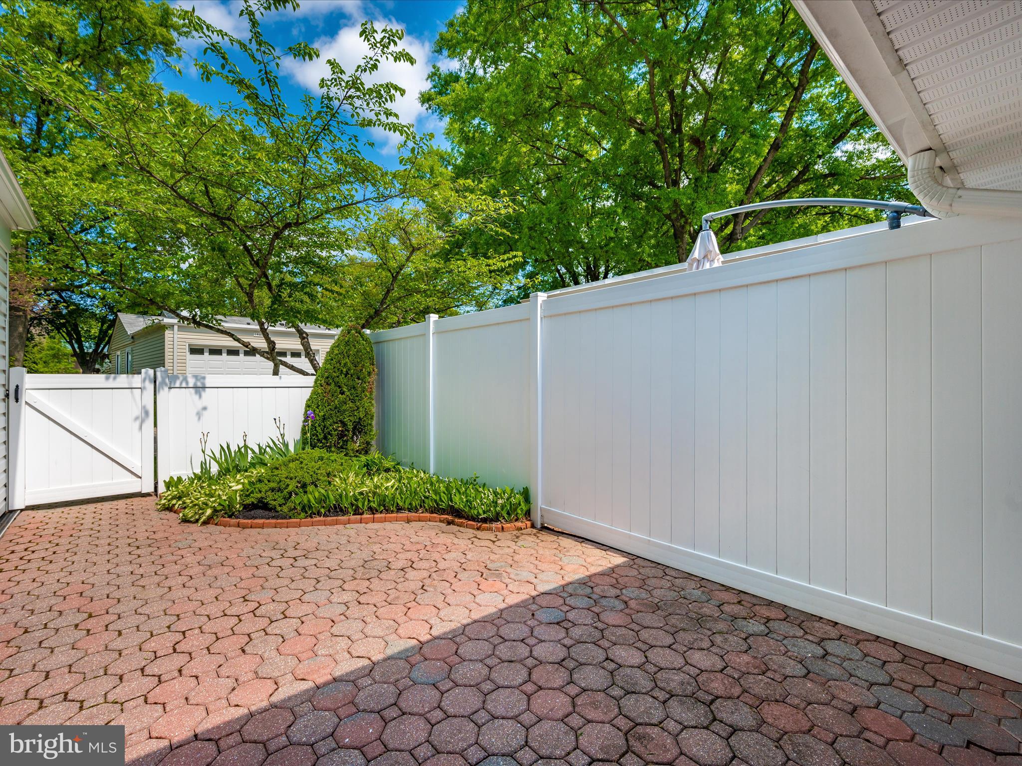 LEISURE WORLD - Residential