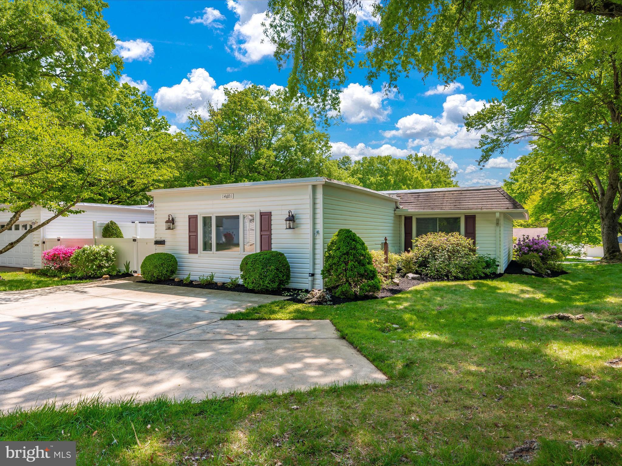 LEISURE WORLD - Residential