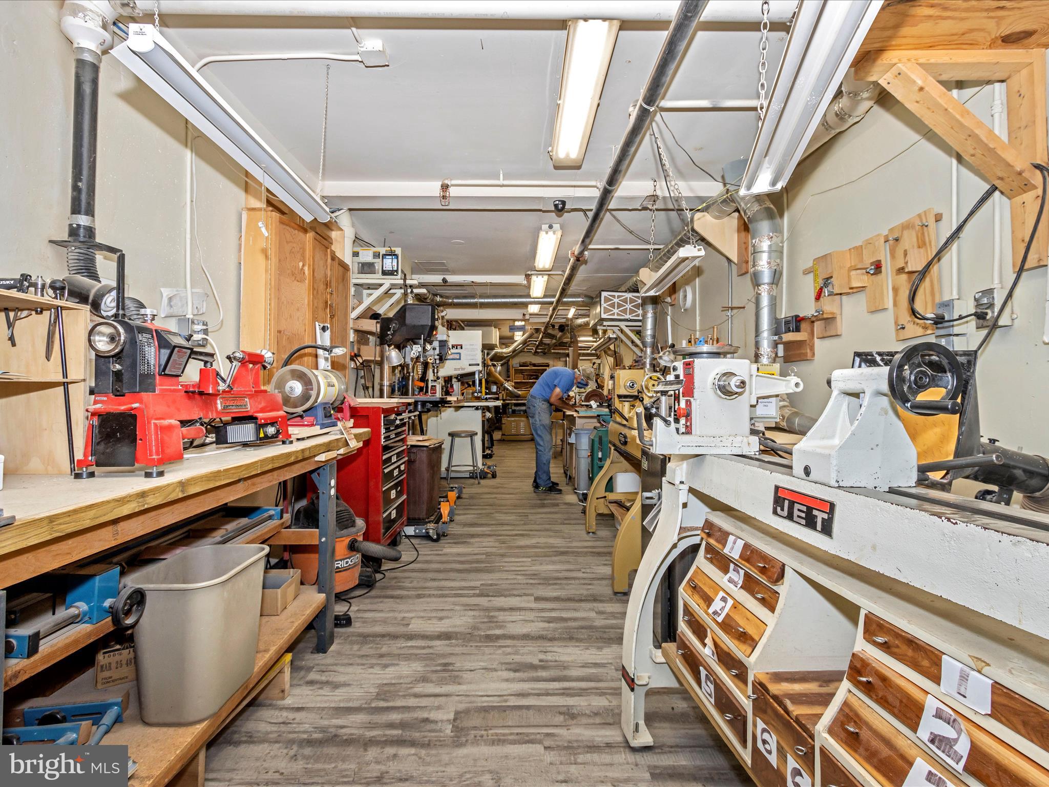 LEISURE WORLD - Residential