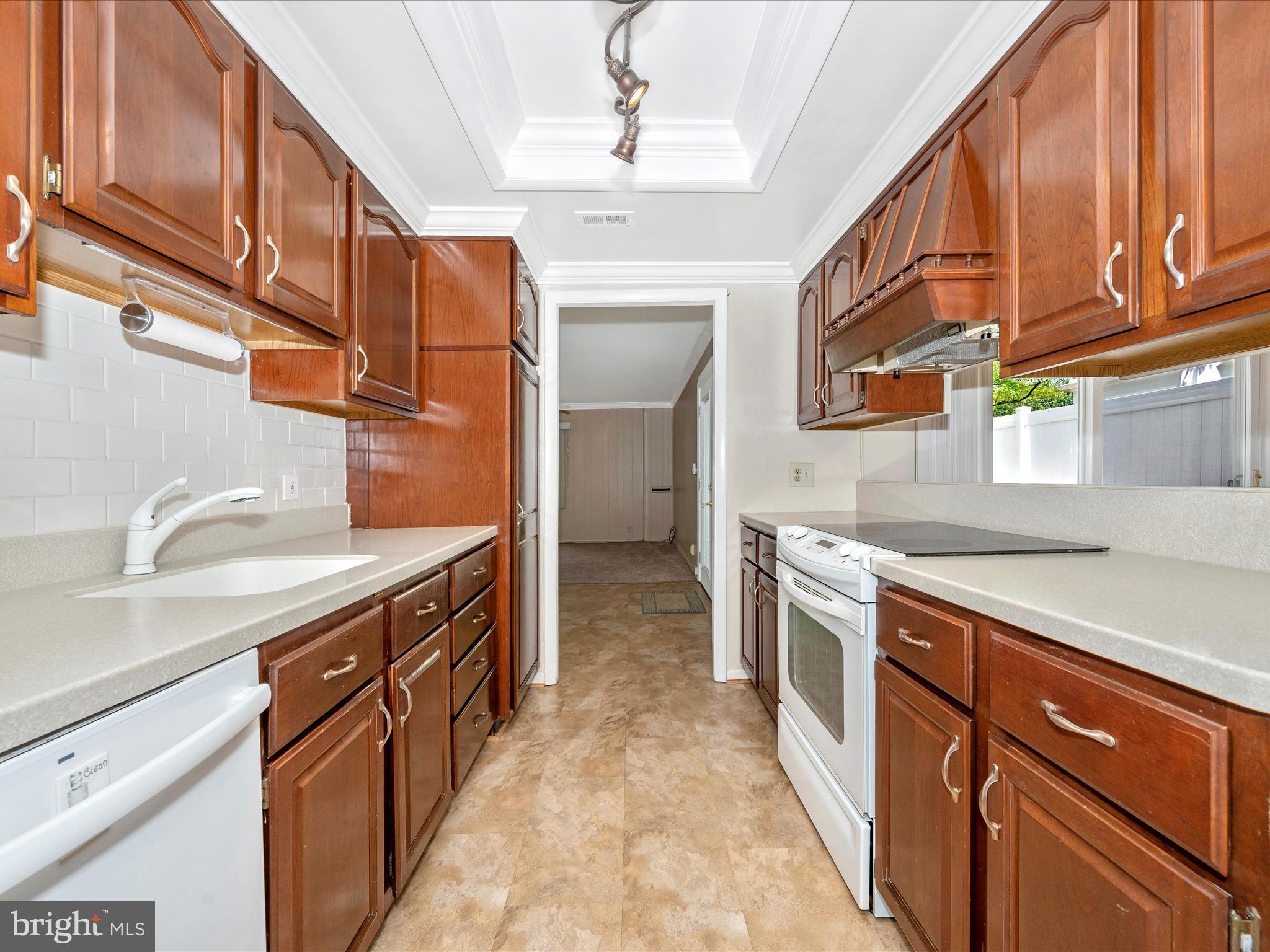 LEISURE WORLD - Residential