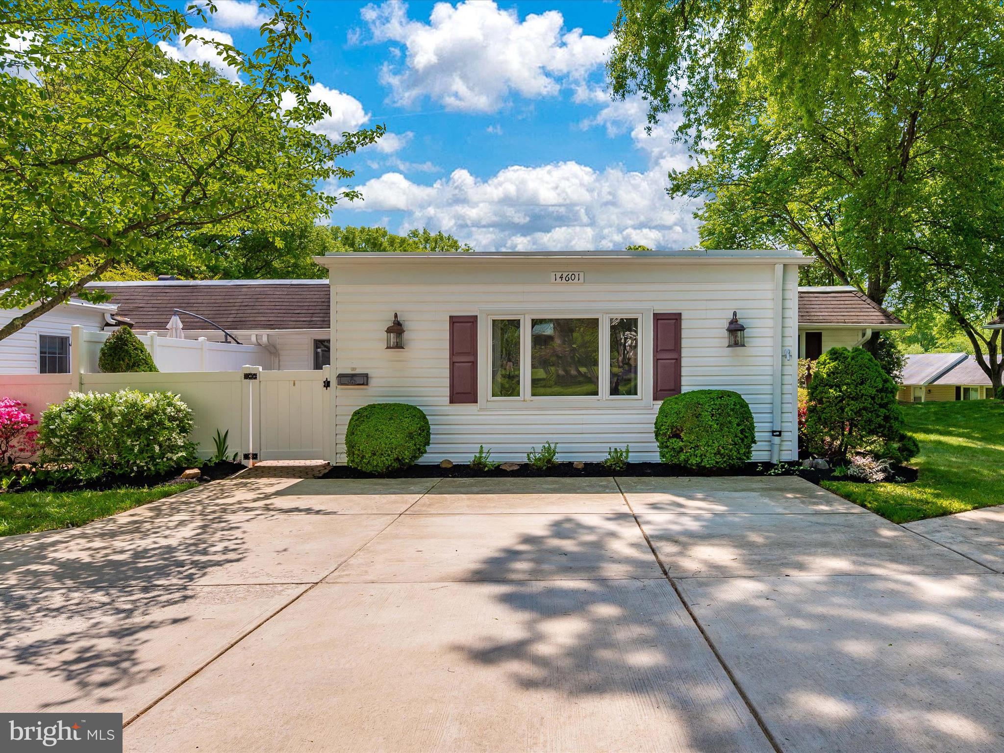 LEISURE WORLD - Residential