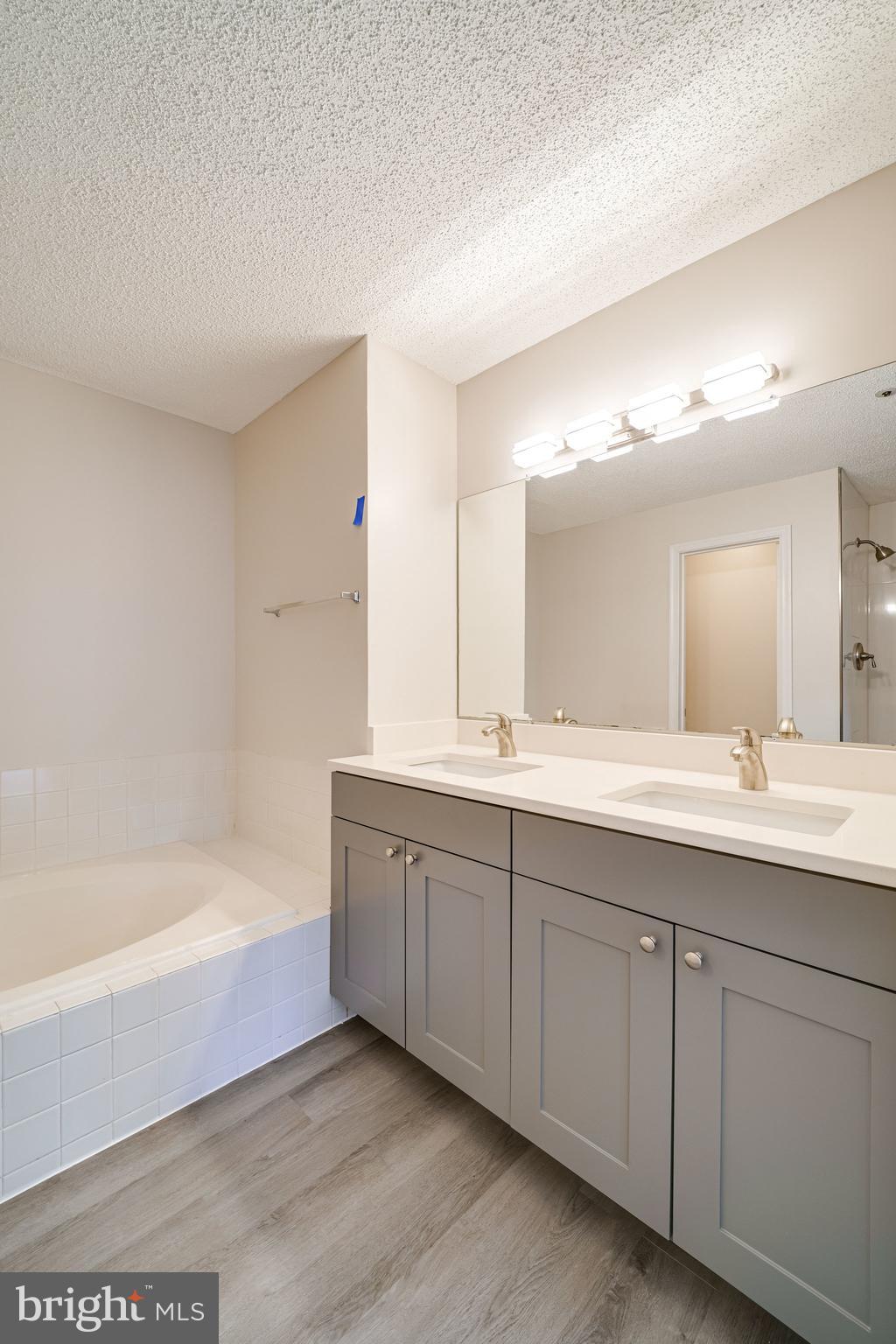 HILLWOOD - Residential