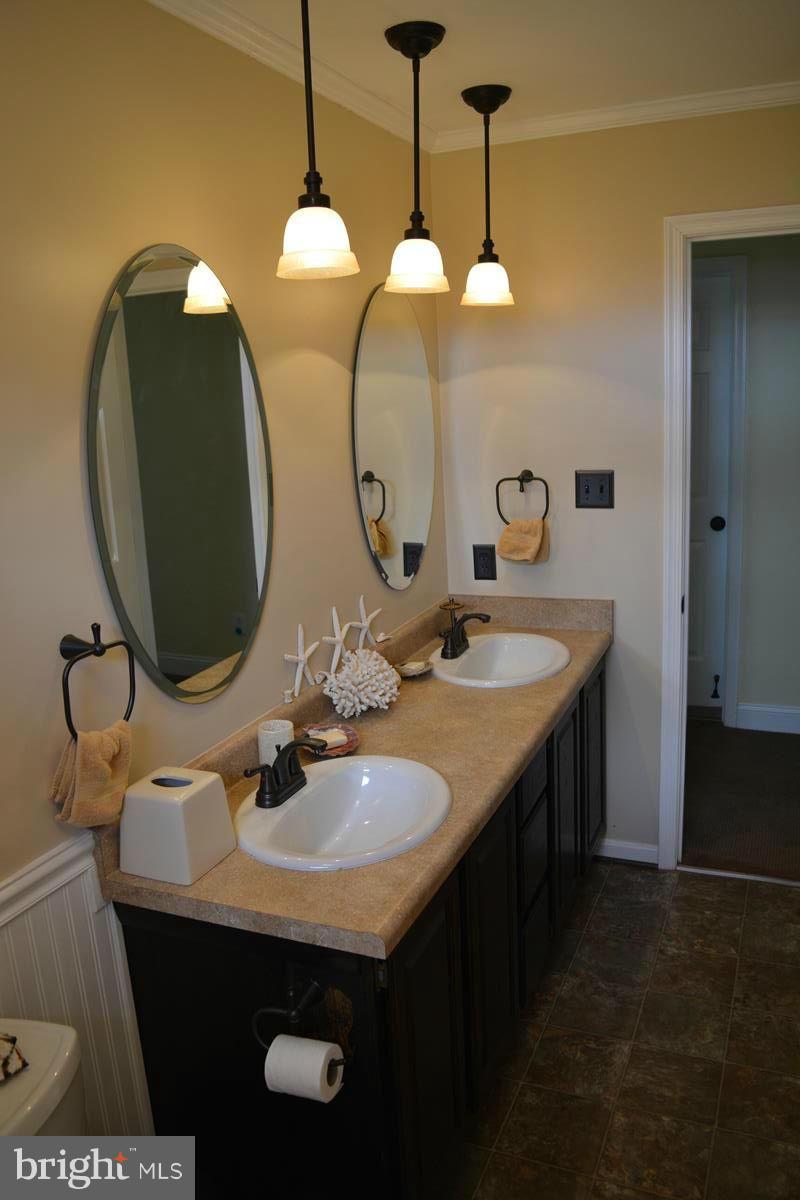 ENGLISH MEADOWS - Residential