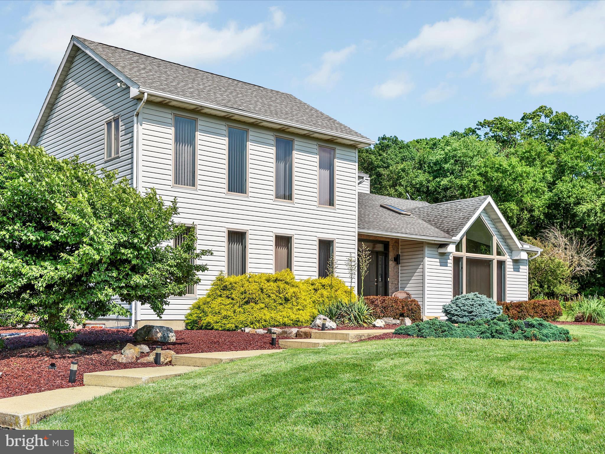 10 APPLE TREE CIRCLE