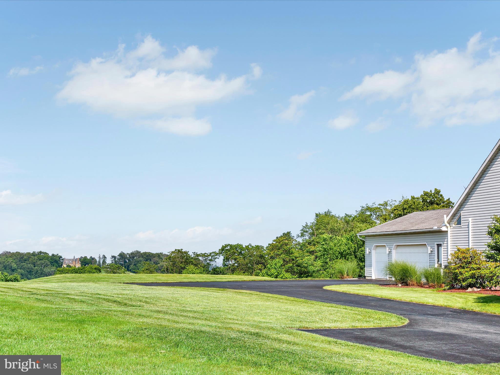 10 APPLE TREE CIRCLE