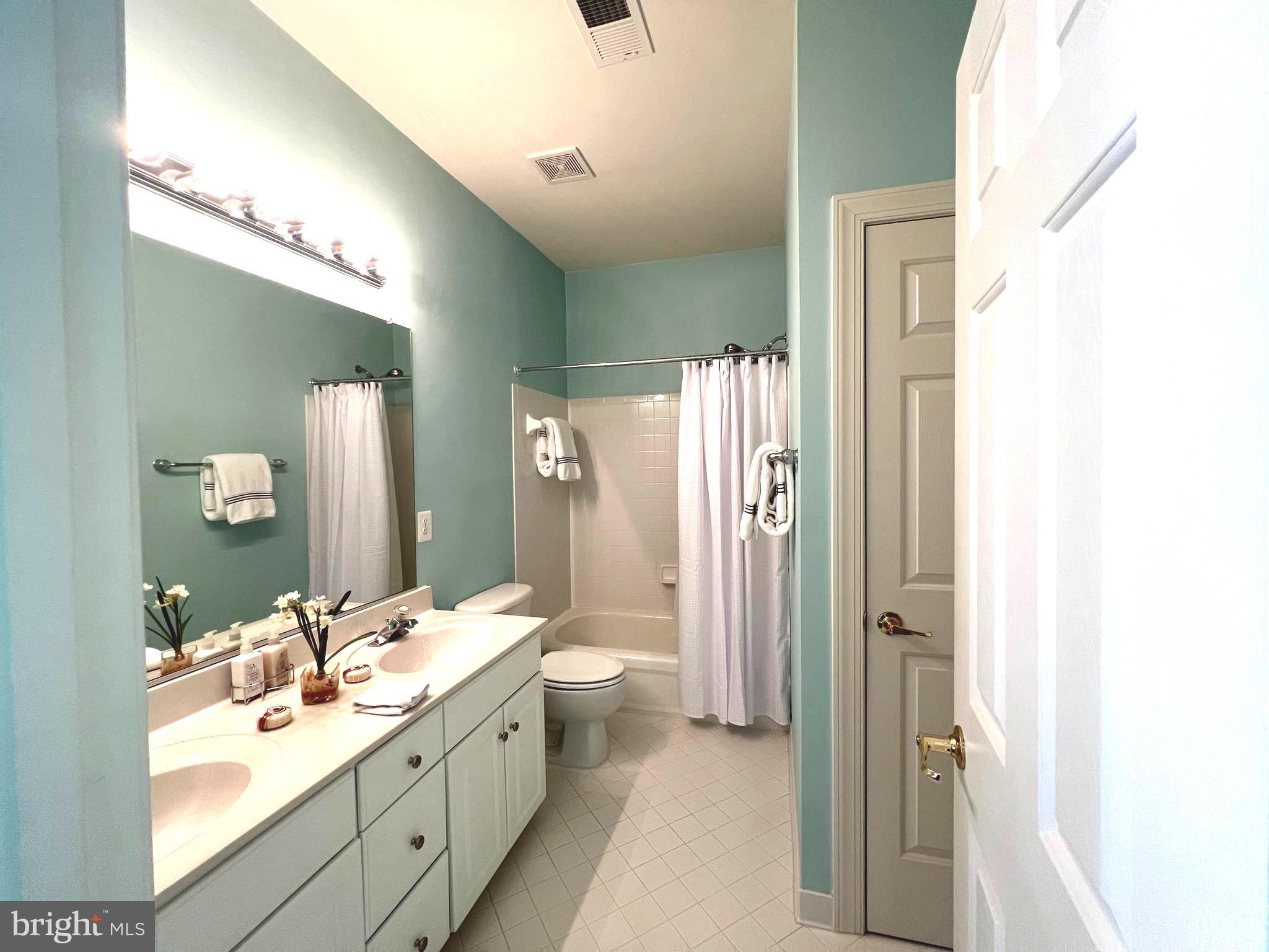 OAK POINTE - Residential