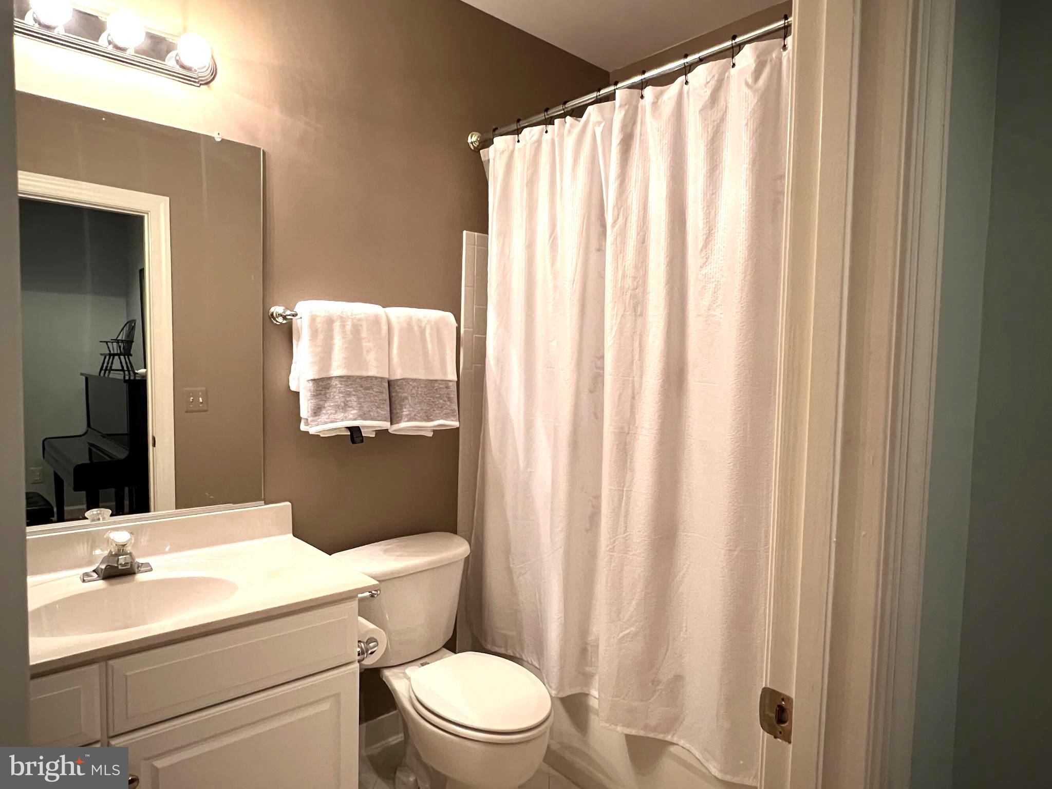 OAK POINTE - Residential