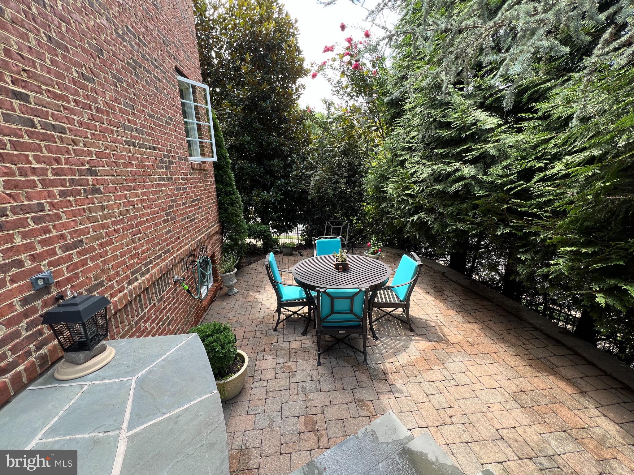 OAK POINTE - Residential