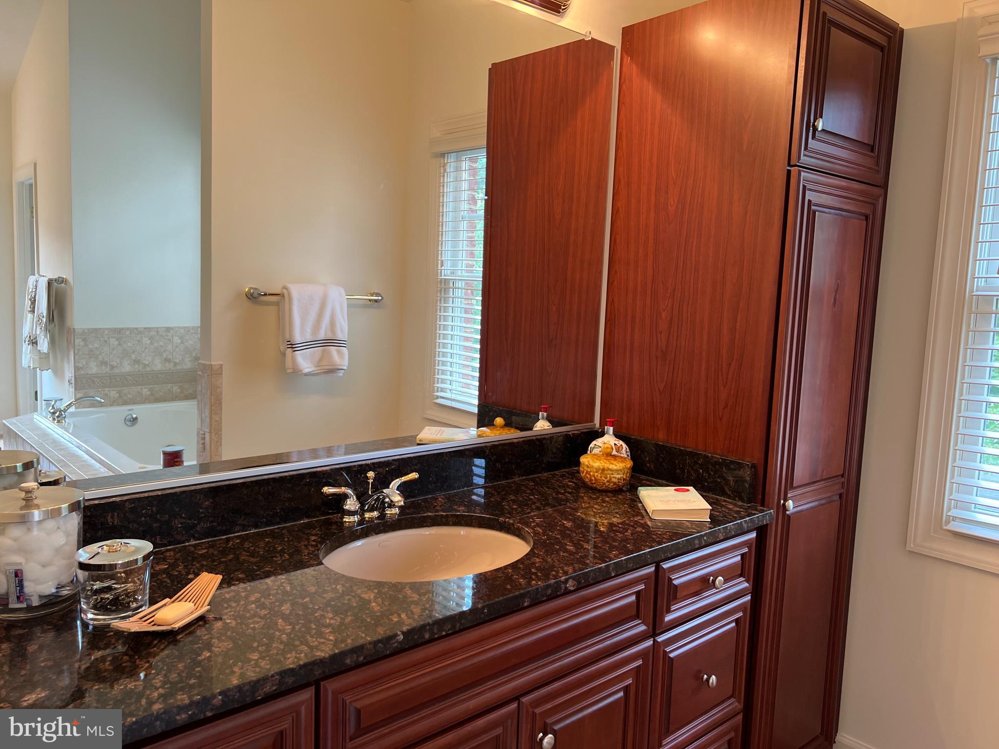 OAK POINTE - Residential