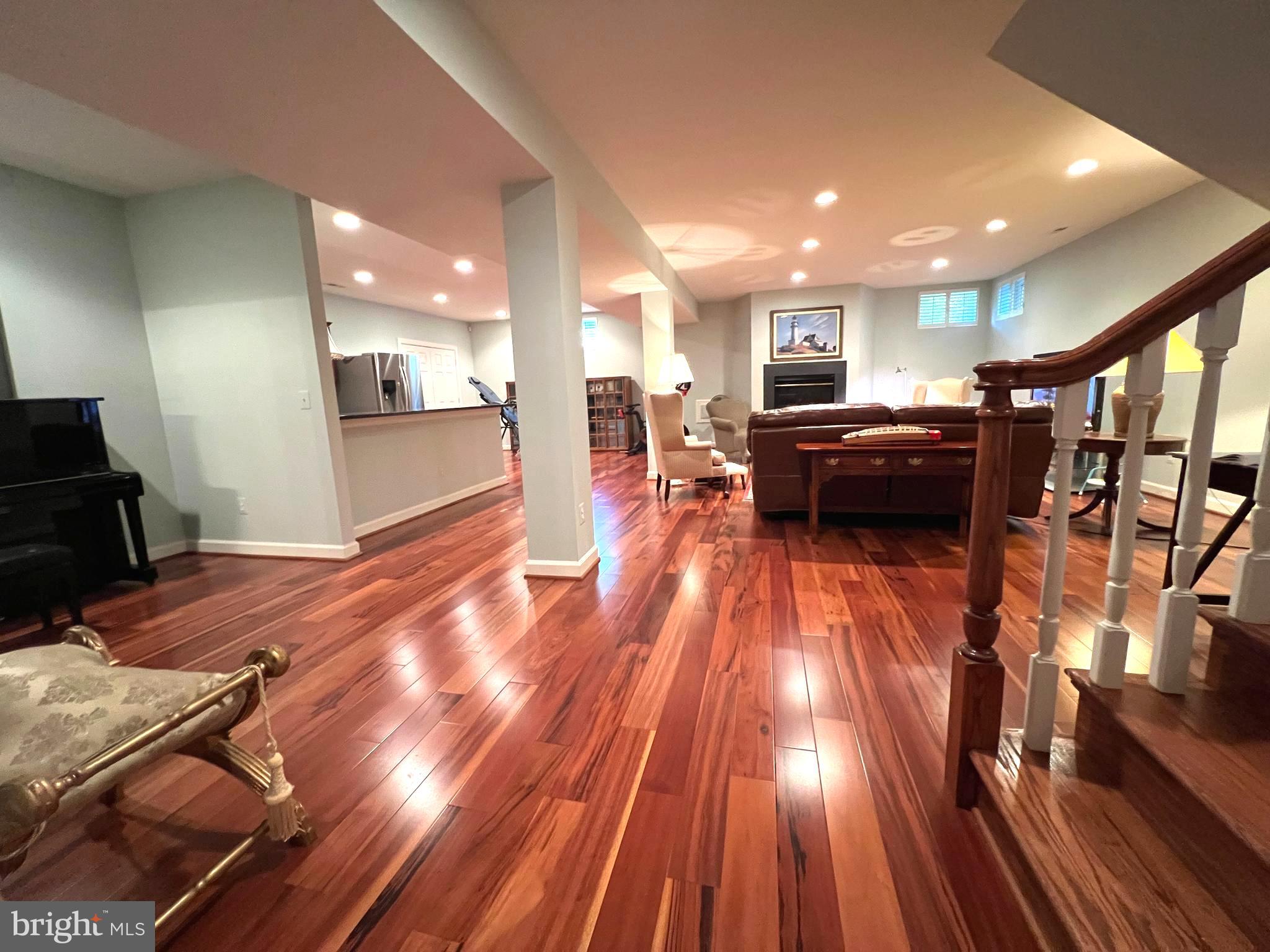 OAK POINTE - Residential