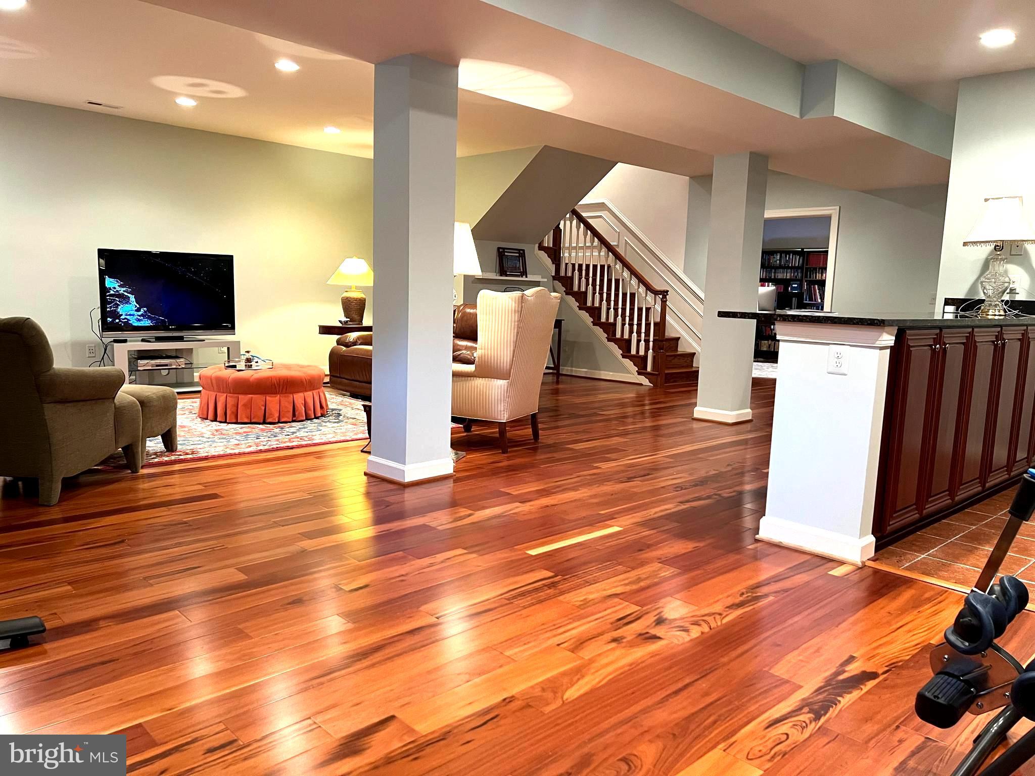 OAK POINTE - Residential