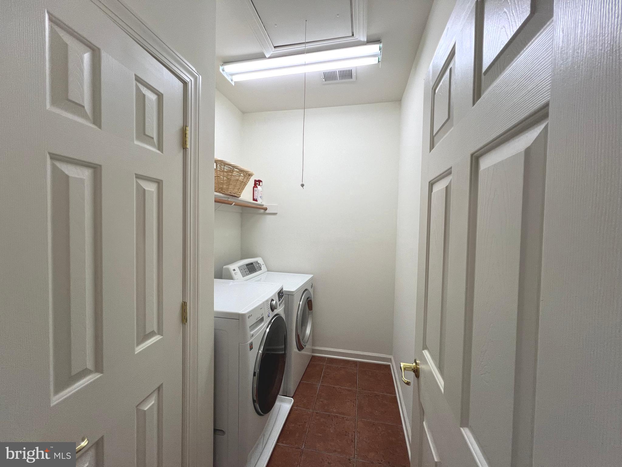 OAK POINTE - Residential