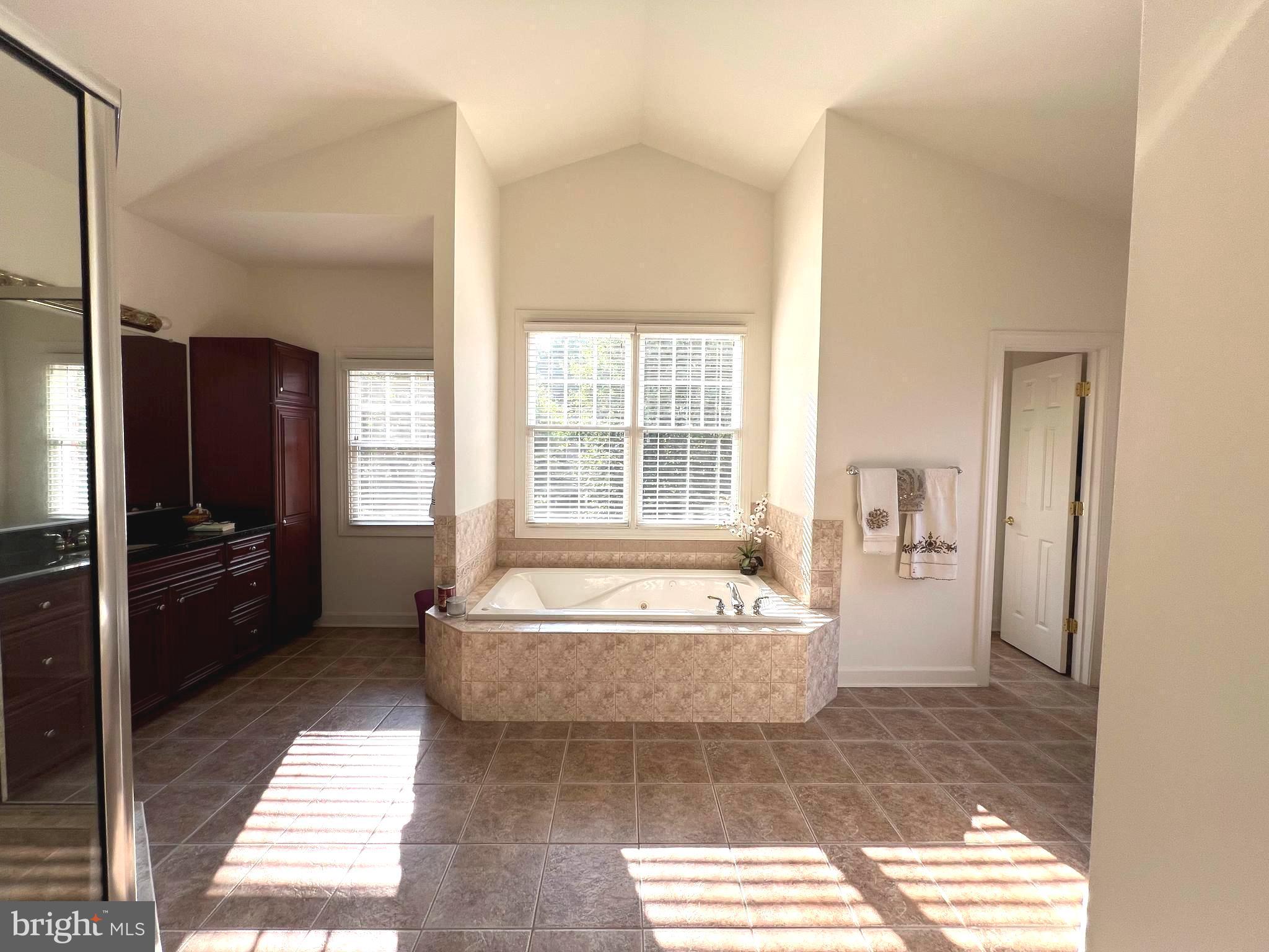 OAK POINTE - Residential