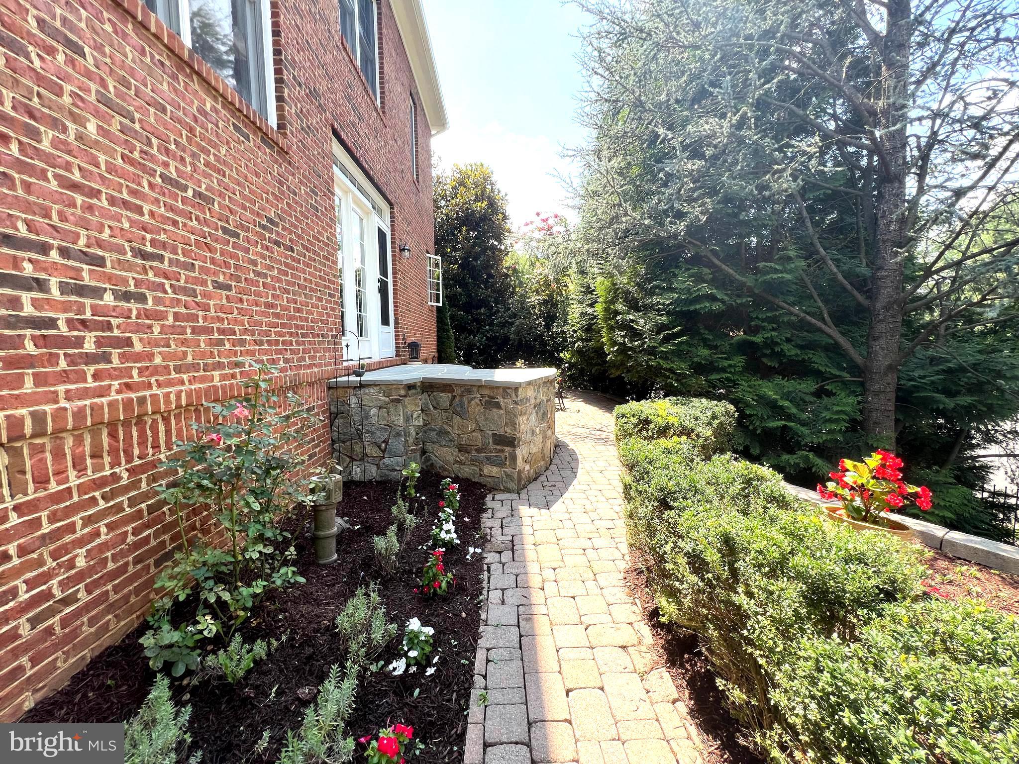 OAK POINTE - Residential