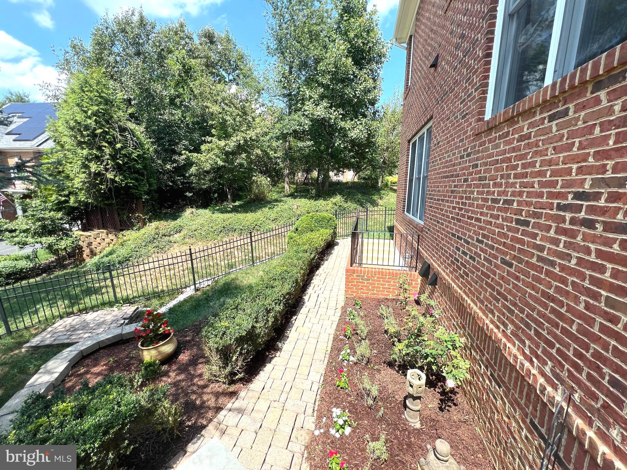 OAK POINTE - Residential