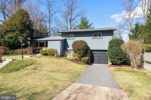 Photo of 6417 Tone Drive, BETHESDA, MD 20817 (MLS # MDMC2157764)