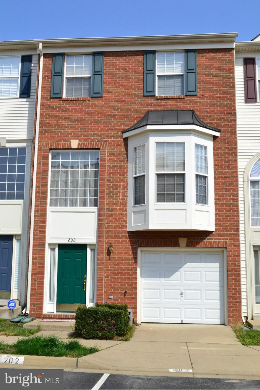 Lovely Townhome in Prestine Condition! Gourmet Kitchen w/ Granite CTops, Dbl Wall Ovens, Refr w/ Ice Mkr, Microwave and Hardwood Floors  Spacious Deck off Kitchen for Entertaining. Upper Lvl Laundry w/ Washer/Dryer, MBR w/ Vaulted Ceiling, MBA with Soaker Tub, Sep Shower, Dbl Vanities and Tile Floor. Lower Lvl Rec Rm w/ Gas Fireplace and Walk-out. 5 MINUTES TO MCB QUANTICO!  SHOWS LIKE A MODEL!