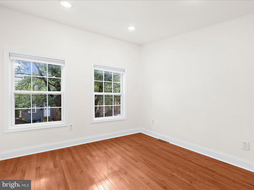 RIVERSIDE - Residential