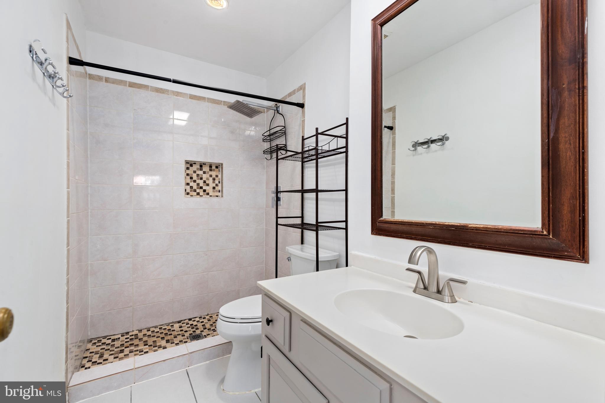 WOODLYNNE COMMUNITY - Residential Lease