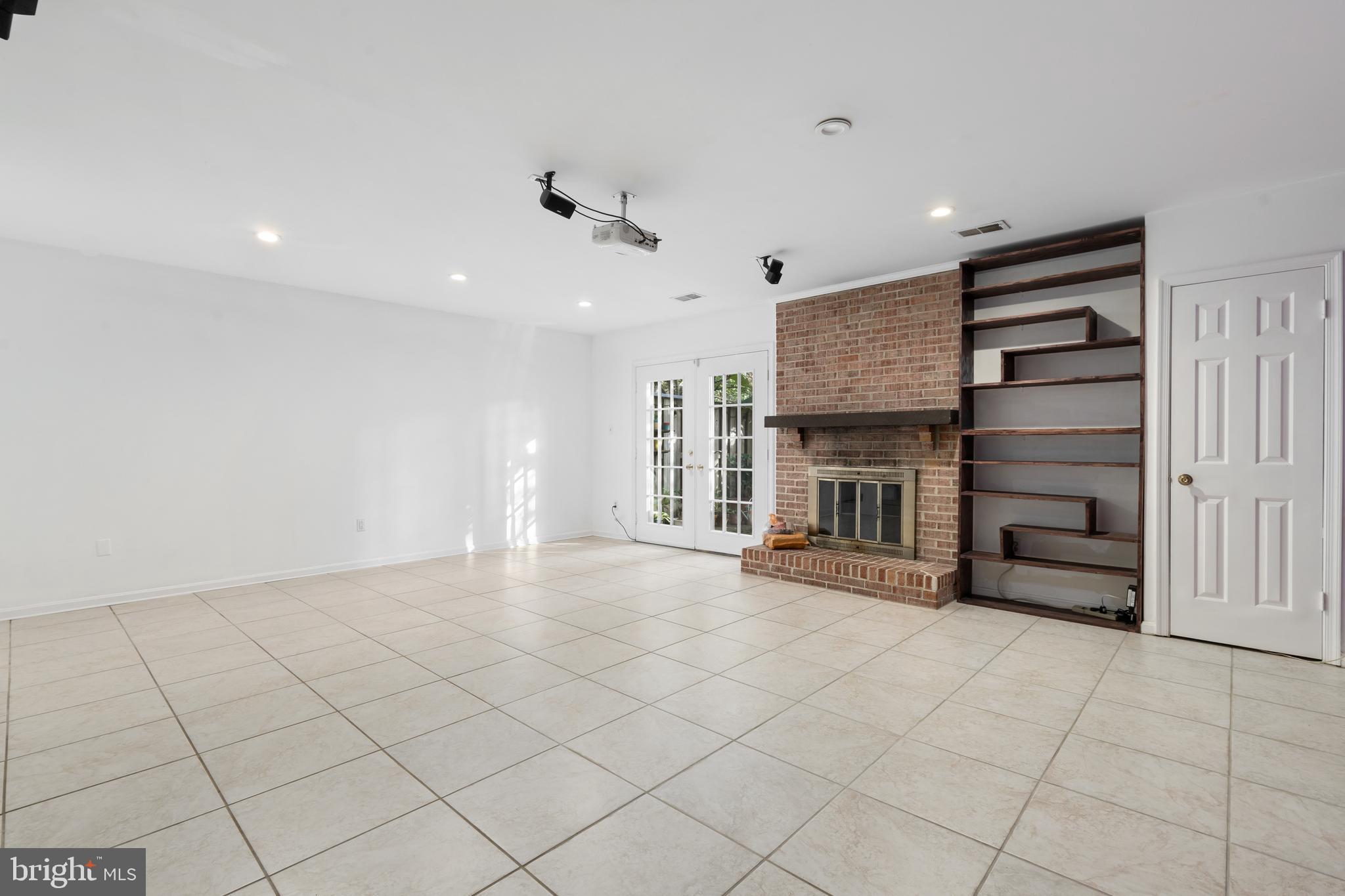 WOODLYNNE COMMUNITY - Residential Lease