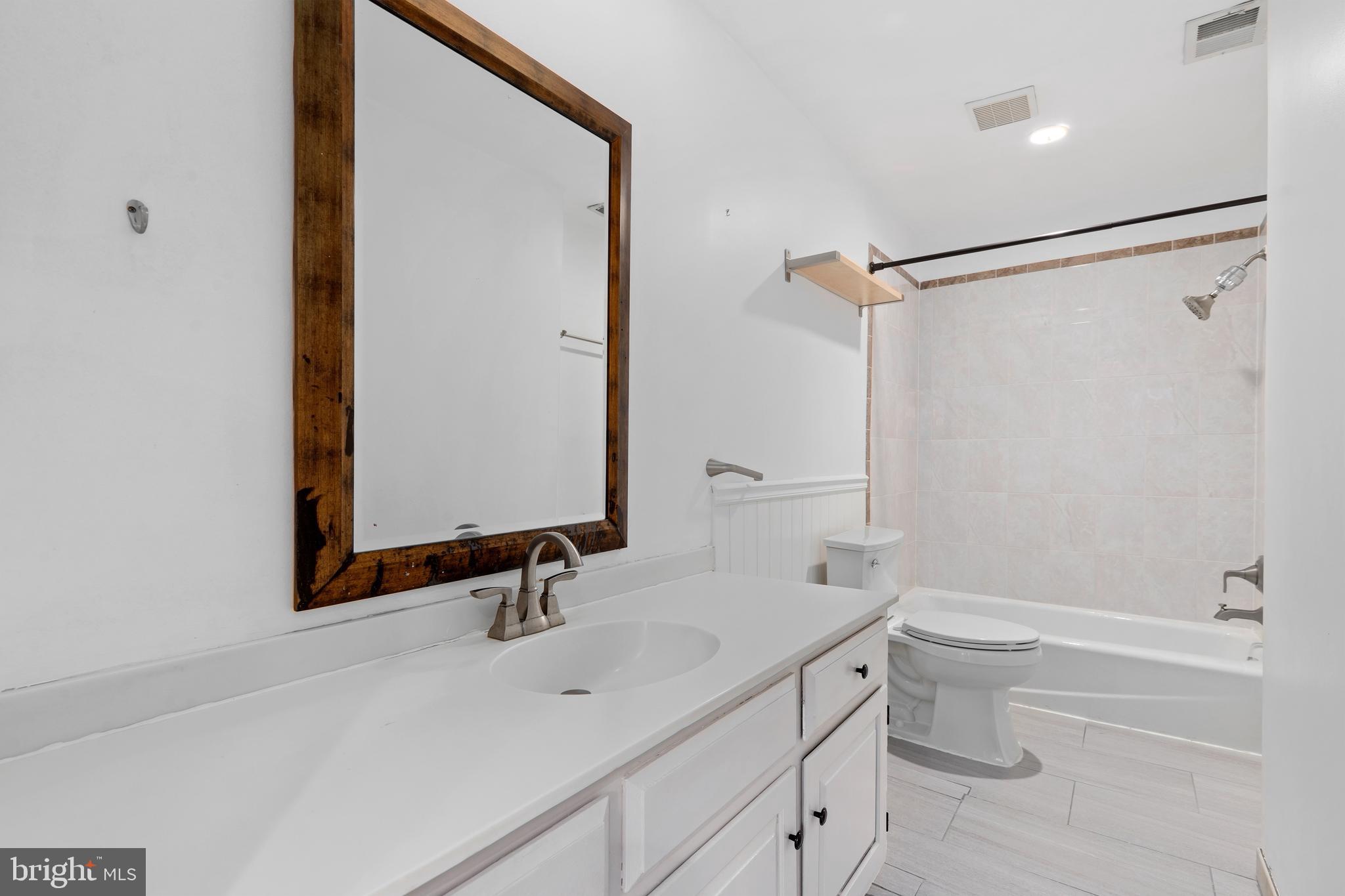 WOODLYNNE COMMUNITY - Residential Lease