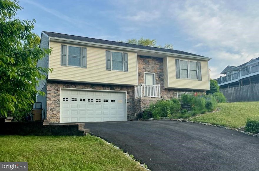 OUTSIDE ENTERTAINMENT WHAT?! If you like sitting in your backyard to relax and enjoy the day, well this place is for you! More than enough room to host parties on the patio, relax by the fire pit or bring the party inside with the enclosed sunroom. Do you like to cook fresh? There's a garden too. The home also has 3bedrooms, 2 baths, a bonus room, 2 car garage, finished driveway... with additional parking on the side, wildflower & stone front entrance, and so much more. Walking distance to town, brewery, coffee shop, grocery store and next to Route 1. Immediate move in available!