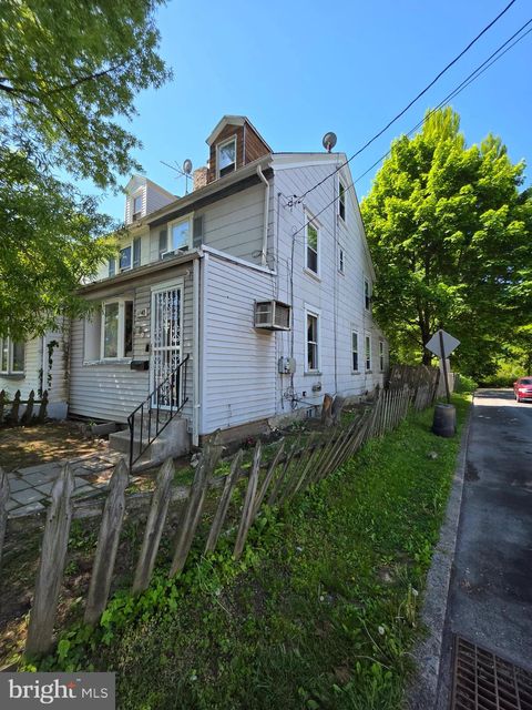 Townhouse For Sale - 1142 Chestnut Street<br/> DARBY, PA 19023