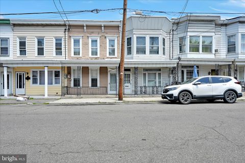 Townhouse For Sale - 525 W Mahanoy Street<br/> MAHANOY CITY, PA 17948