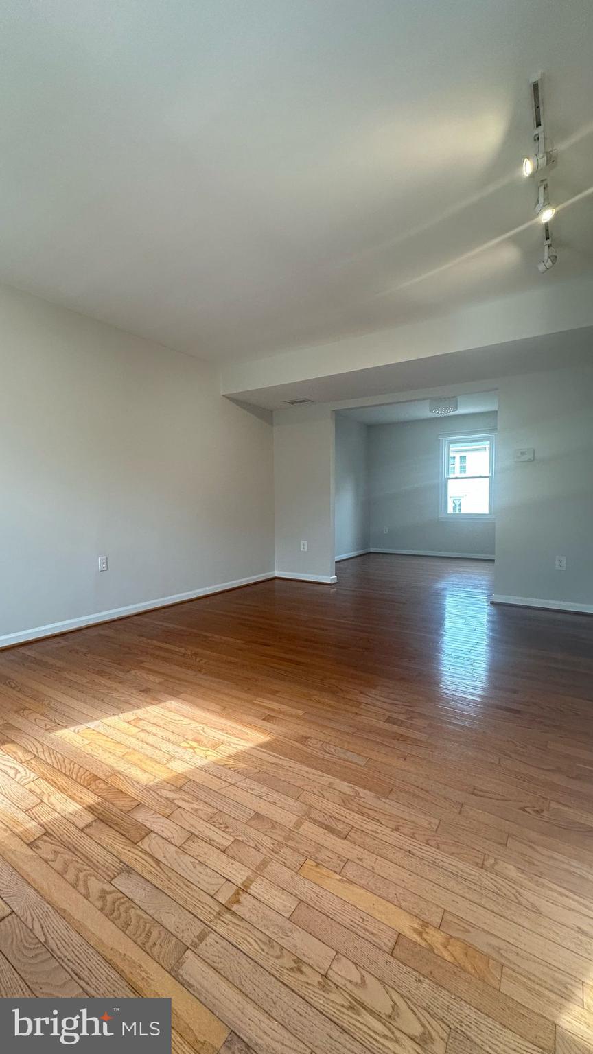 216 PENDER PLACE