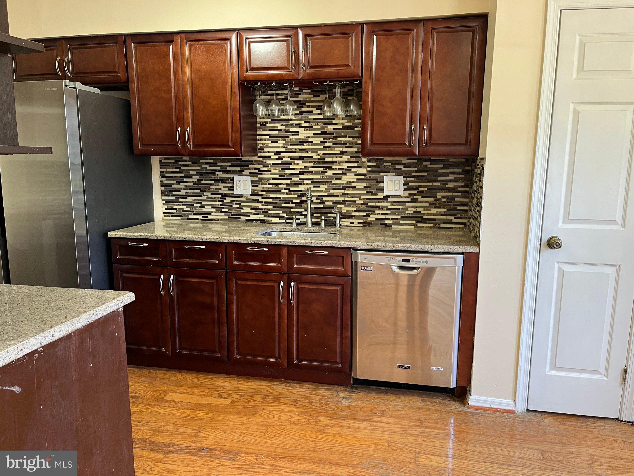 4 FAIR OAKS COURT