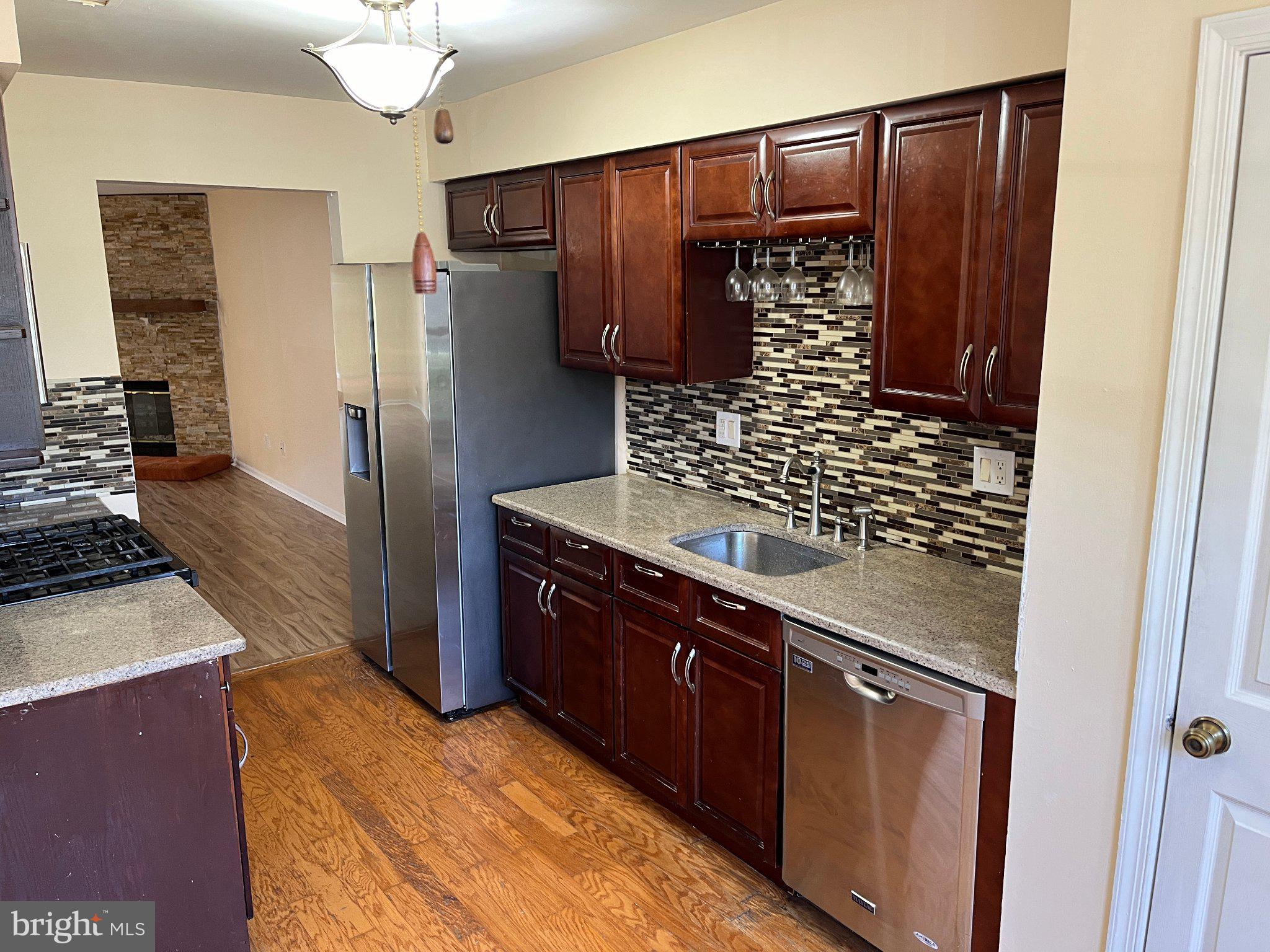 4 FAIR OAKS COURT