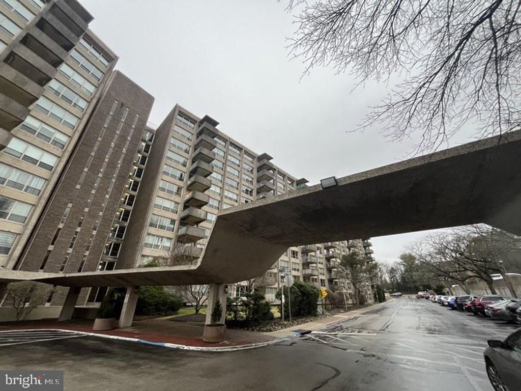 Photo of 1001 City Avenue #E-404, WYNNEWOOD, PA 19096 (MLS # PAMC2168930)