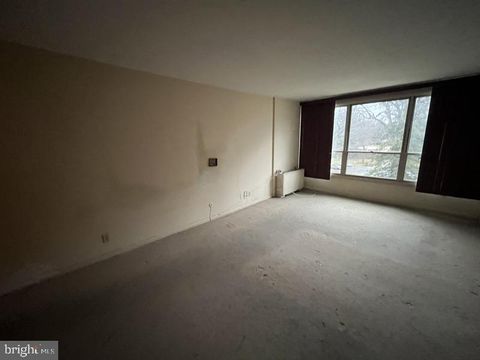 Tiny photo for 1001 City Avenue #E-404, WYNNEWOOD, PA 19096 (MLS # PAMC2168930)