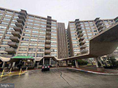 Photo of 1001 City Avenue #E-404, WYNNEWOOD, PA 19096 (MLS # PAMC2168930)