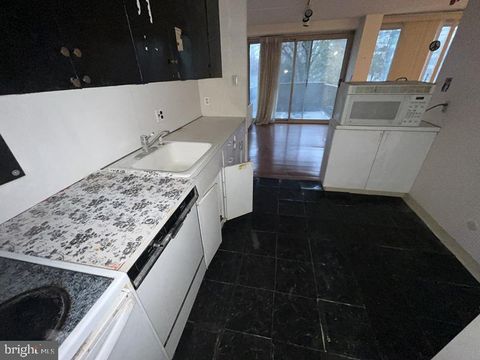 Tiny photo for 1001 City Avenue #E-404, WYNNEWOOD, PA 19096 (MLS # PAMC2168930)