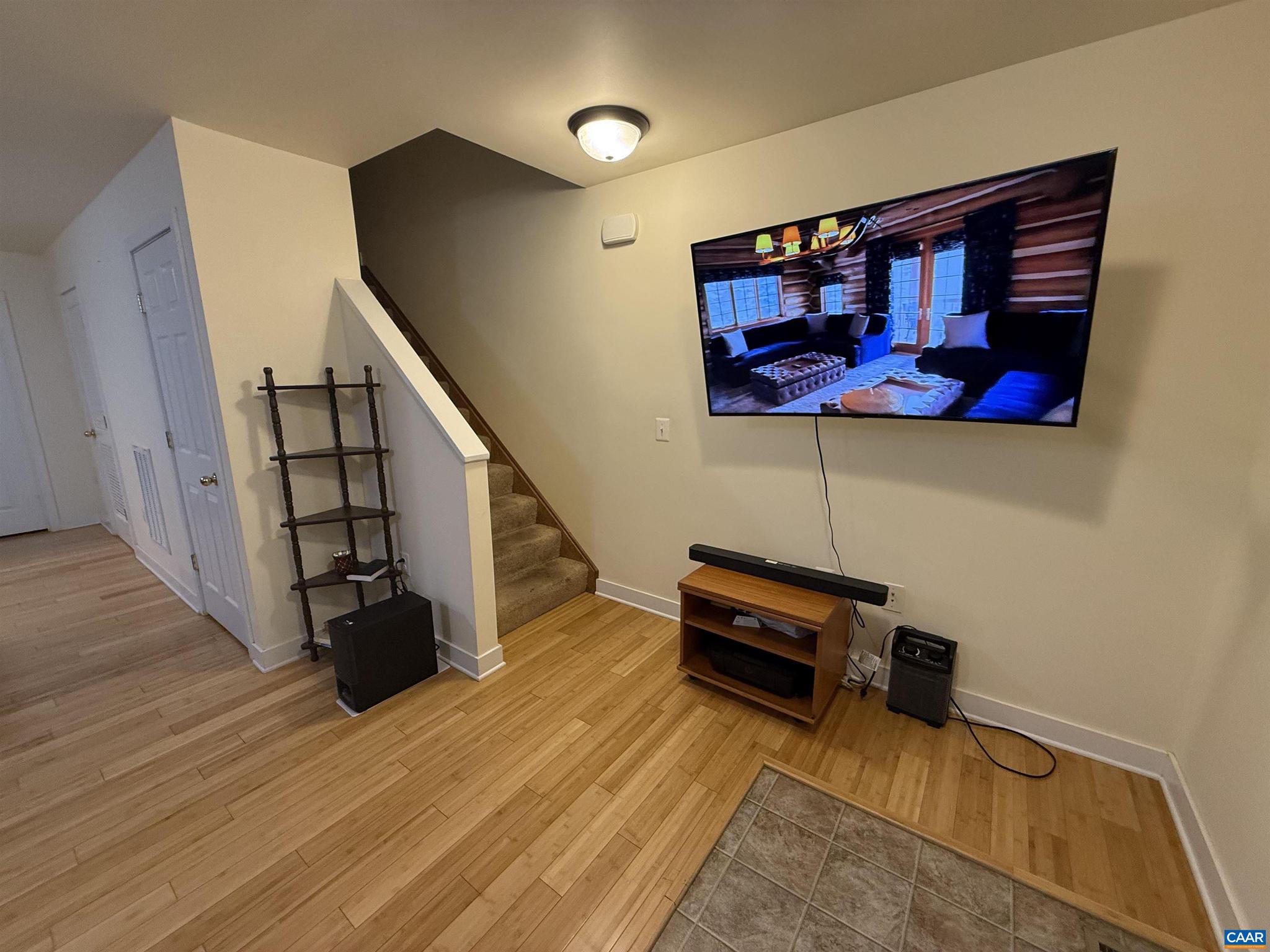 LOCHLYN HILL - Residential