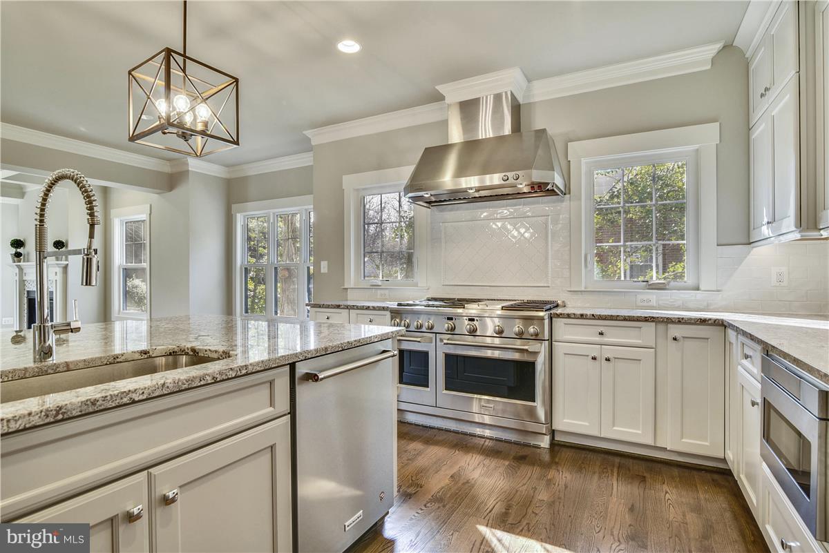 WESTHAMPTON - Residential