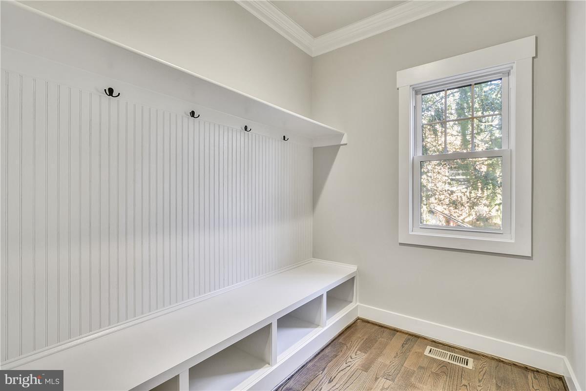 WESTHAMPTON - Residential